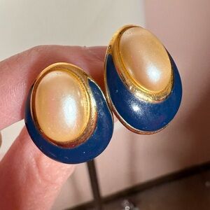 Vintage 1980 1990 Retro Oversized Pearl Royal Blue Gold Mobwife Clip Earrings